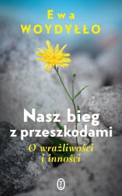 Nasz bieg z przeszkodami. O wrażliwości i inności. Autor: Ewa Woydyłło. ZdrowePodejscie.pl Okładka książki Nasz bieg z przeszkodami. O wrażliwości i inności