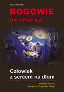 Bogowie nie umierają. Człowiek z sercem na dłoni. Autor: Nowak Anna. ZdrowePodejscie.pl Okładka książki Bogowie nie umierają. Człowiek z sercem na dłoni